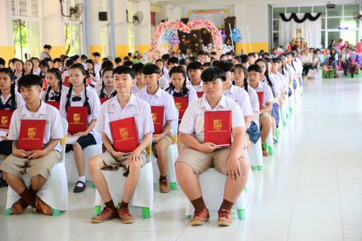 พิธีมอบประกาศนียบัตรและปัจฉิมนิเทศ ม.3 ปีการศึกษา 2568