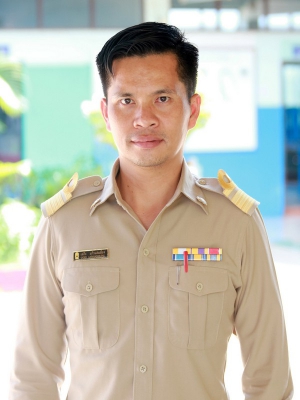 นายเสด็จ  แก้วแสนเมือง